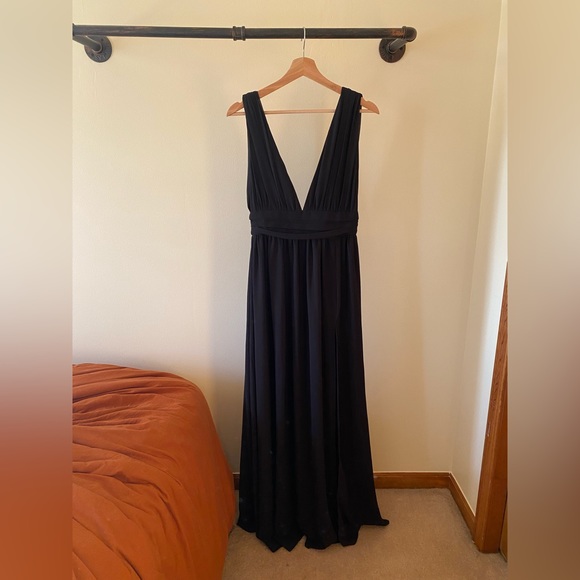 Lulu’s Black Deep V Maxi Dress - Picture 2 of 3